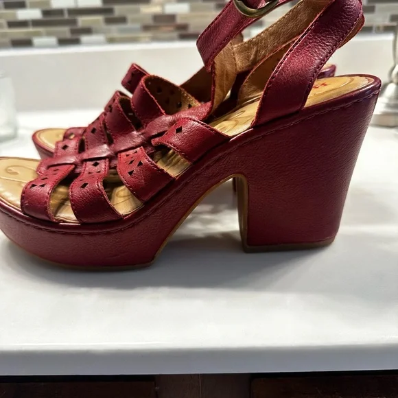 Born Women's Strappy Red Sandals - Picture 3 of 7